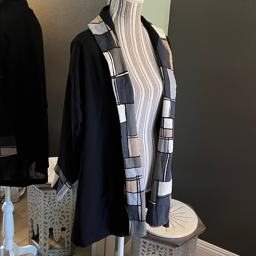 Emmelle, size 2 (size large), Black Open-Front Cardigan Blazer, Geometric Trim